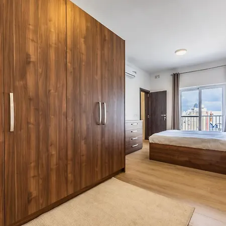 Modern Penthouse + Large Terrace Lejlighed Sliema